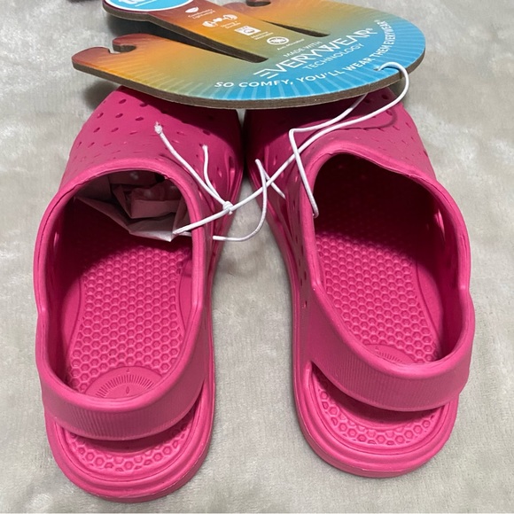 NWT Kids Totes Size T9/10 - Picture 3 of 4